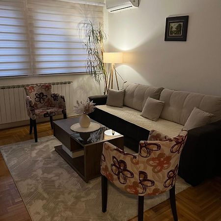 Apartman Manja Lukavica Екстериор снимка